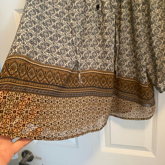 Elegant Blue and Brown Patterned Blouse - Picture 2 of 14